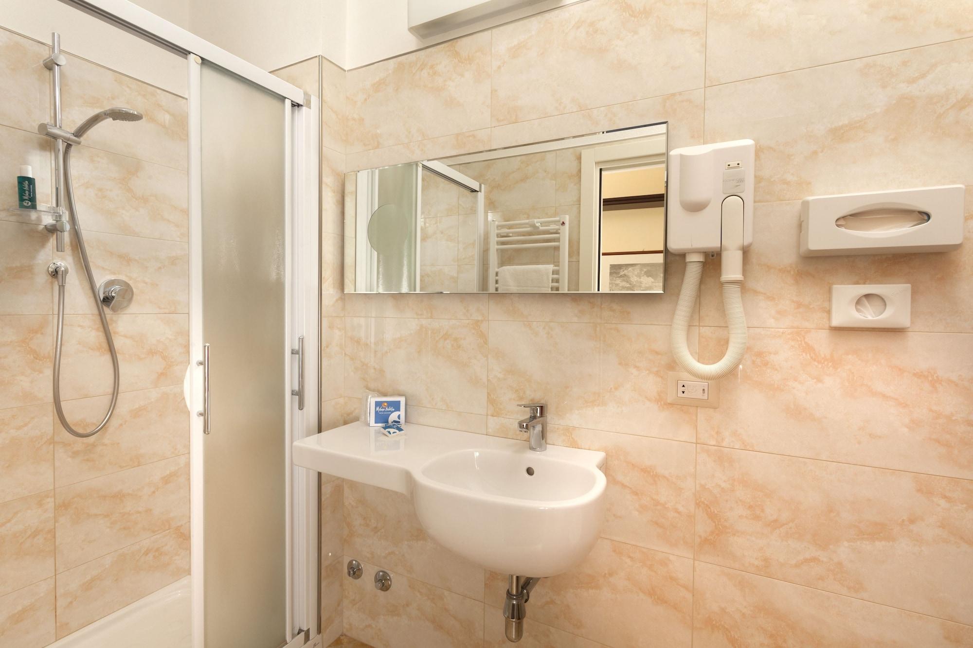 Hotel Milano Helvetia - In Centro Con Piscina Riccione