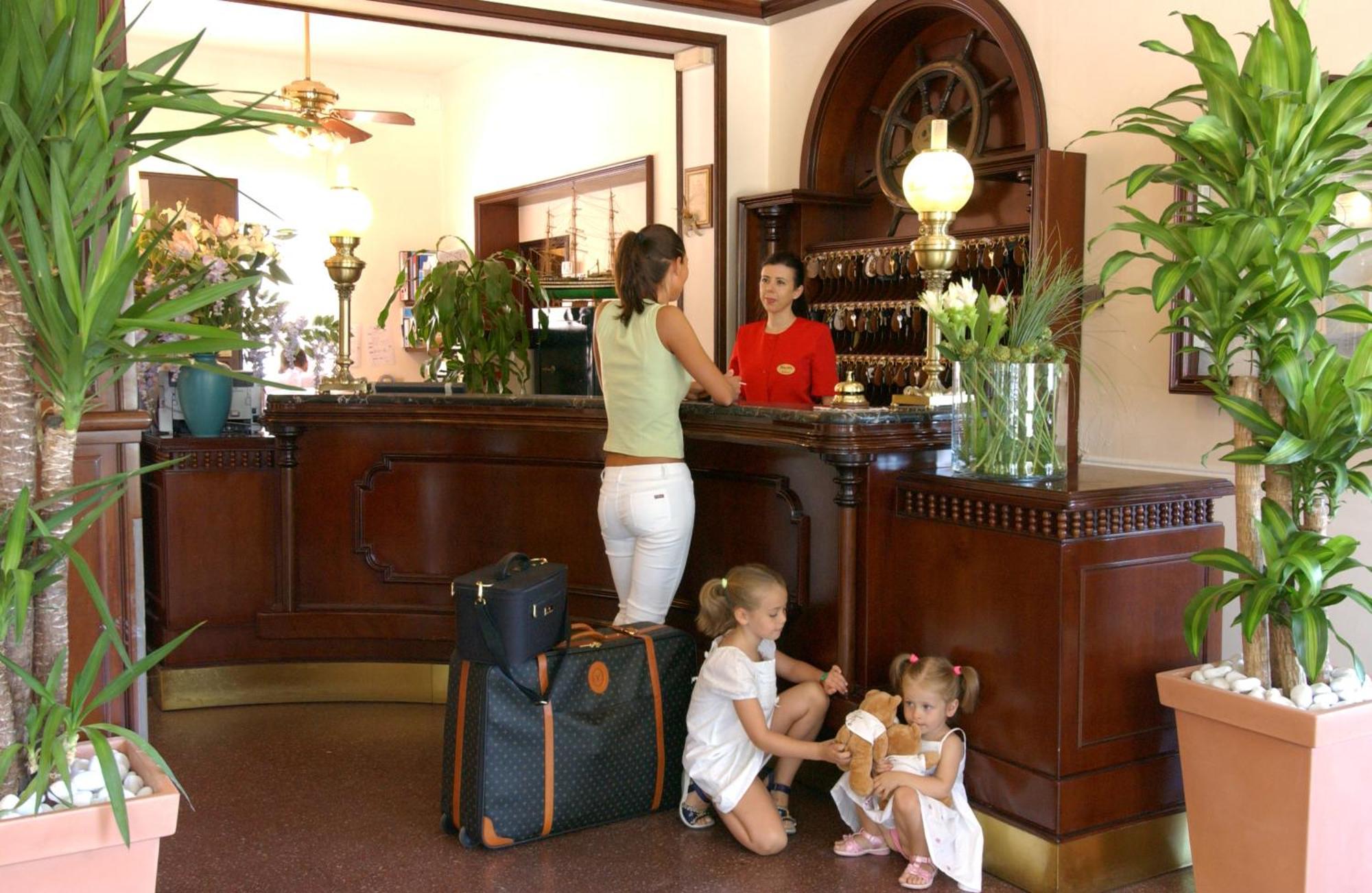Hotel Milano Helvetia - In Centro Con Piscina Riccione